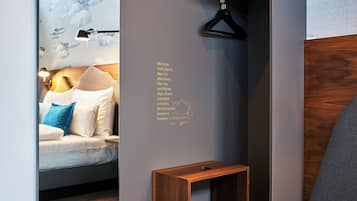 Allergikerbettwaren, Zimmersafe, Schreibtisch, VerdunkelungsvorhÀnge