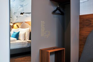 Allergikerbettwaren, Zimmersafe, Schreibtisch, Verdunkelungsvorhänge