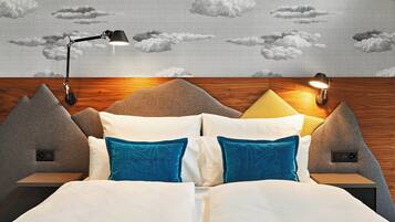 Hypo-allergenic bedding, in-room safe, desk, blackout drapes