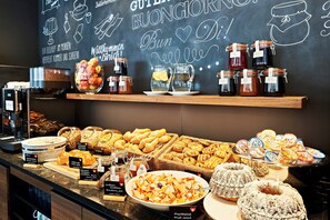 Daily buffet breakfast for a fee