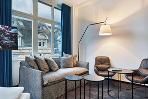 Literie hypoallergénique, coffres-forts dans les chambres, bureau