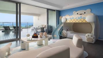 Phòng Suite dành cho gia đình, 1 giường cỡ king, quang cảnh biển | 1 phòng ngủ, bộ đồ giường cao cấp, minibar, két bảo mật tại phòng