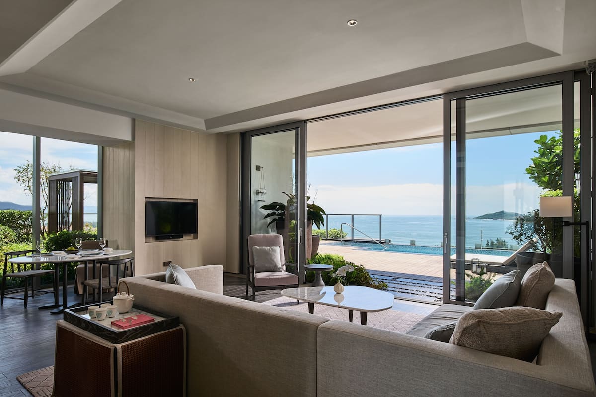Suite, vista al océano (Plunge Pool) | Sala de estar | Televisión