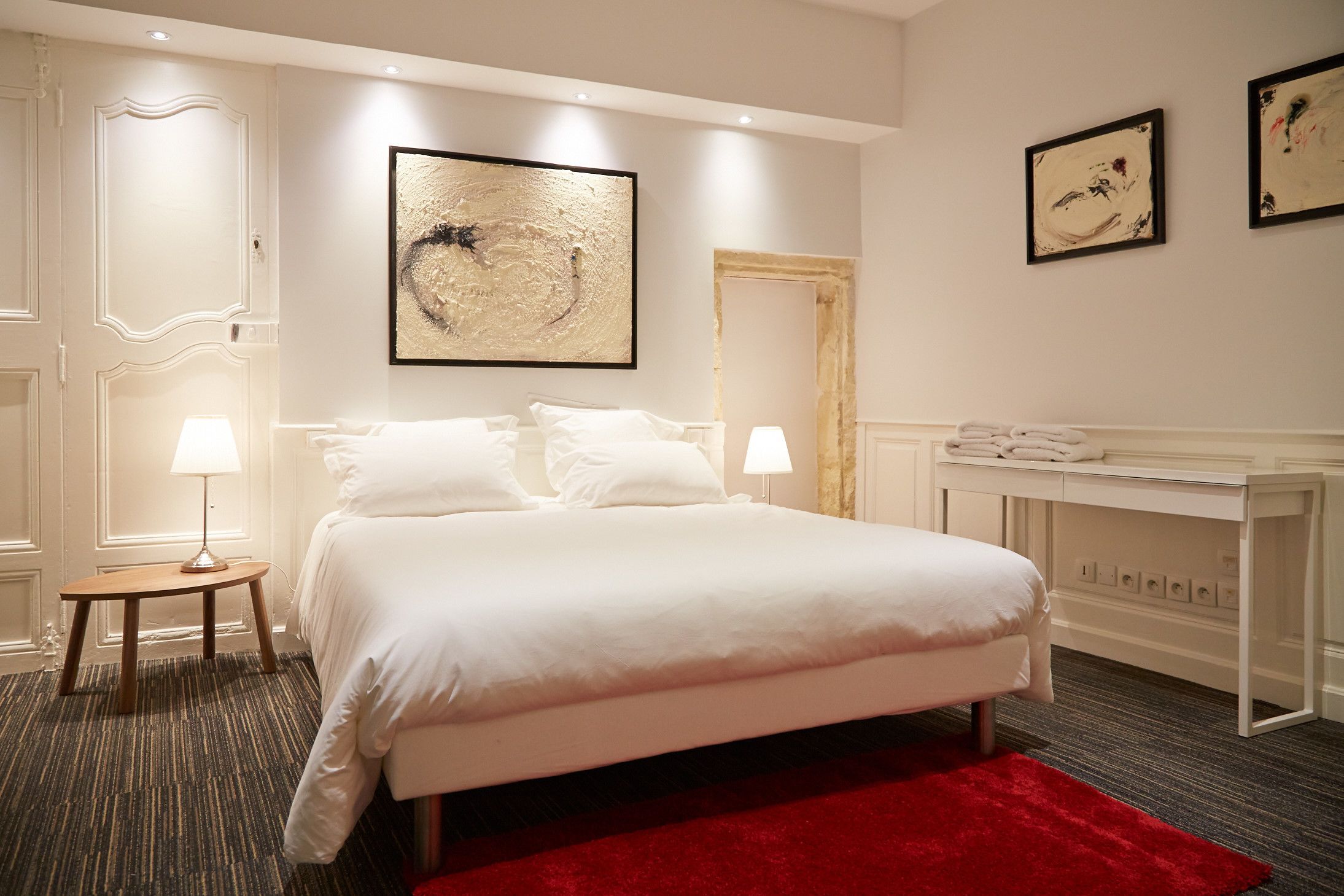 deluxe apartment (canopy) | premium bedding, individually decorated, individually furnished