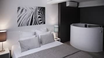 Deluxe Duplex, Kitchen | Premium bedding, individually decorated, individually furnished