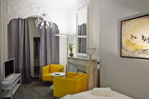 Superior Apartment | Living room | LED TV - La Résidence - Arles (Arles)