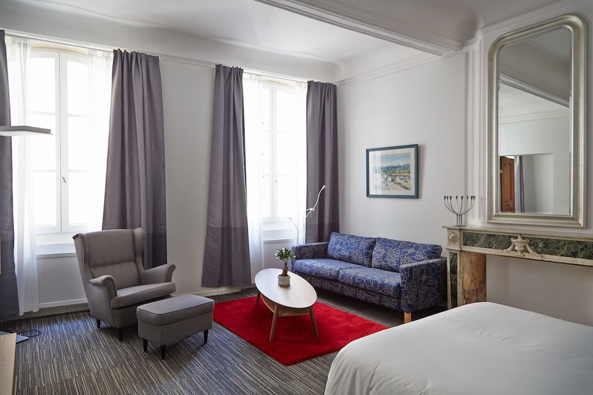 Deluxe-Apartment, Stadtblick (1st floor) | 2 Schlafzimmer, hochwertige Bettwaren, individuell dekoriert