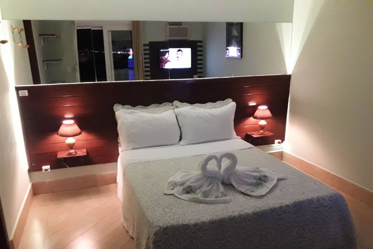 Phòng Suite Tiêu chuẩn, 1 phòng ngủ, có thể sử dụng hồ bơi, cạnh hồ bơi | Bộ đồ giường cao cấp, minibar, màn/rèm cản sáng