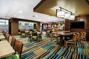Free daily continental breakfast - Fairfield Inn & Suites by Marriott Van Canton Area (Van)