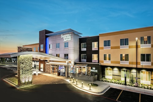 Fairfield Inn & Suites by Marriott Van Canton Area