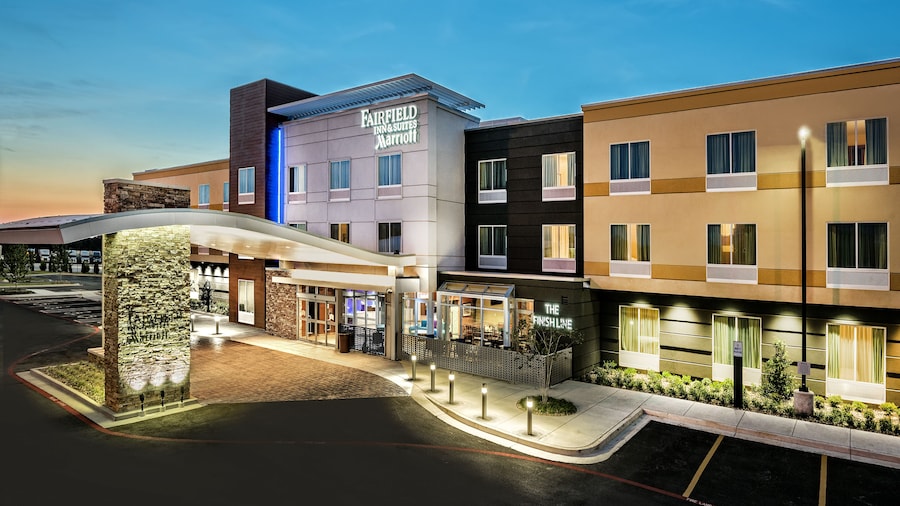 Fairfield Inn & Suites by Marriott Van Canton Area
