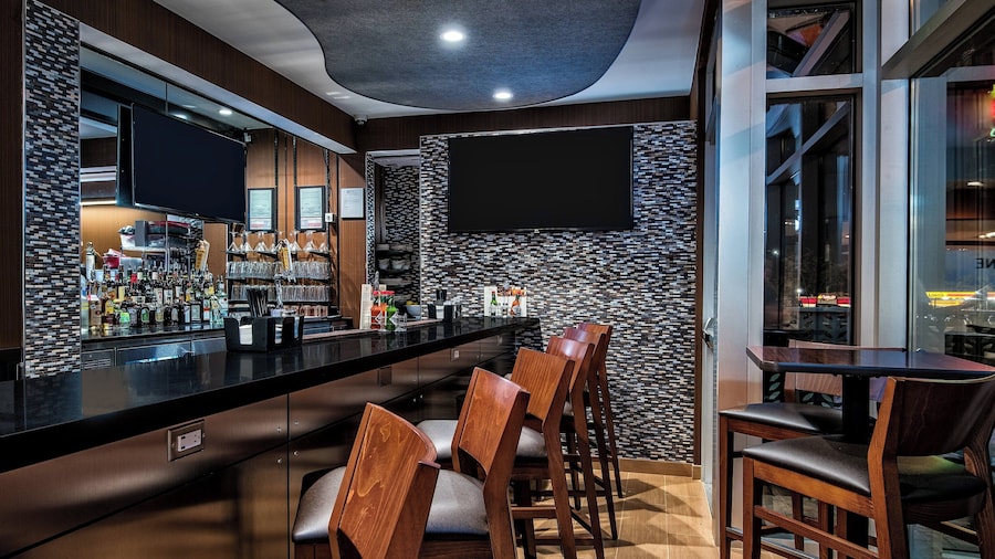 Fairfield Inn & Suites by Marriott Van Canton Area