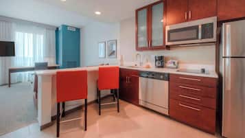 Studio Suite, 1 Tempat Tidur King dengan tempat tidur Sofa, Bebas Asap Rokok | Dapur pribadi | Mesin pembuat kopi/teh