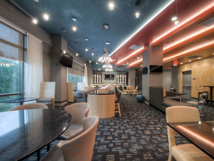 Frokost og middag serveres