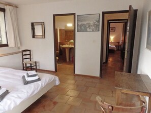 4 bedrooms, iron/ironing board, WiFi - Saint-Siffret: Forest & Pool (Saint-Siffret)