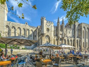 Outdoor dining - Saint-Siffret: Forest & Pool (Saint-Siffret)