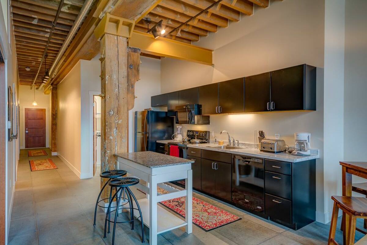 Loft (Southview) | Dapur pribadi | Lemari es, microwave, dan mesin pembuat kopi/teh