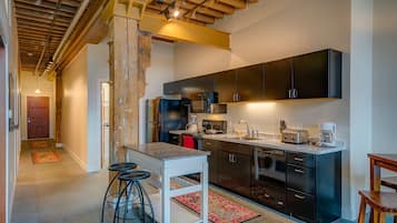 Loft (Southview) | Private kitchen | Fridge, microwave, coffee/tea maker