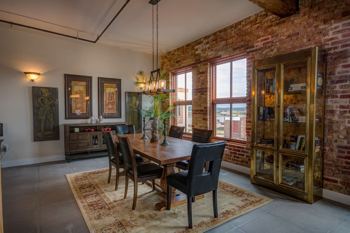 Bridgeview Penthouse | In-room dining