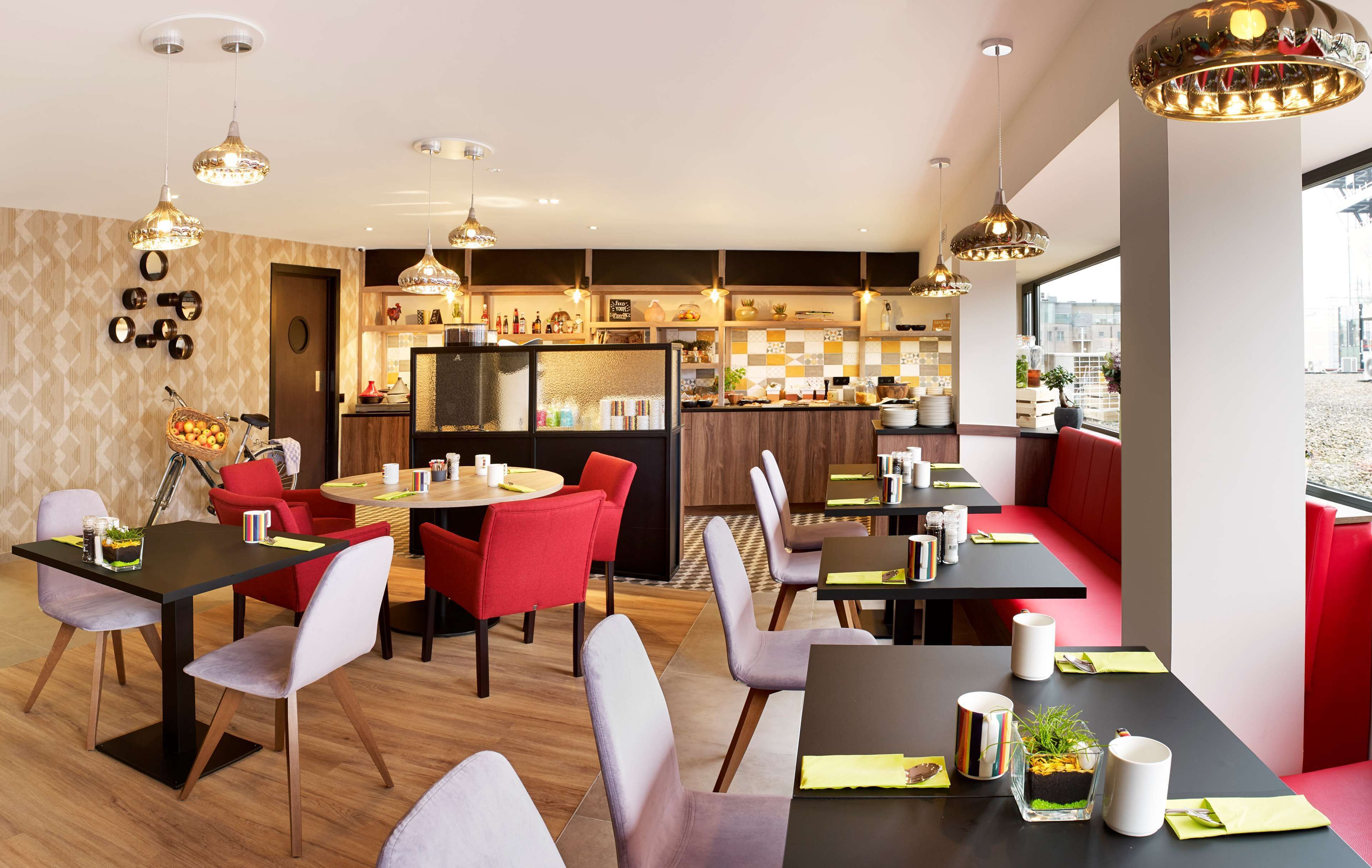 Desayuno buffet diario (EUR 17.50 por persona)