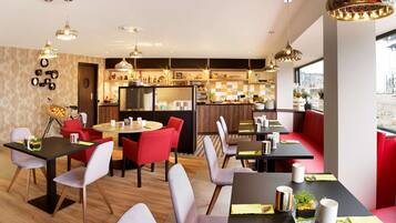 Desayuno buffet diario (EUR 17.50 por persona)