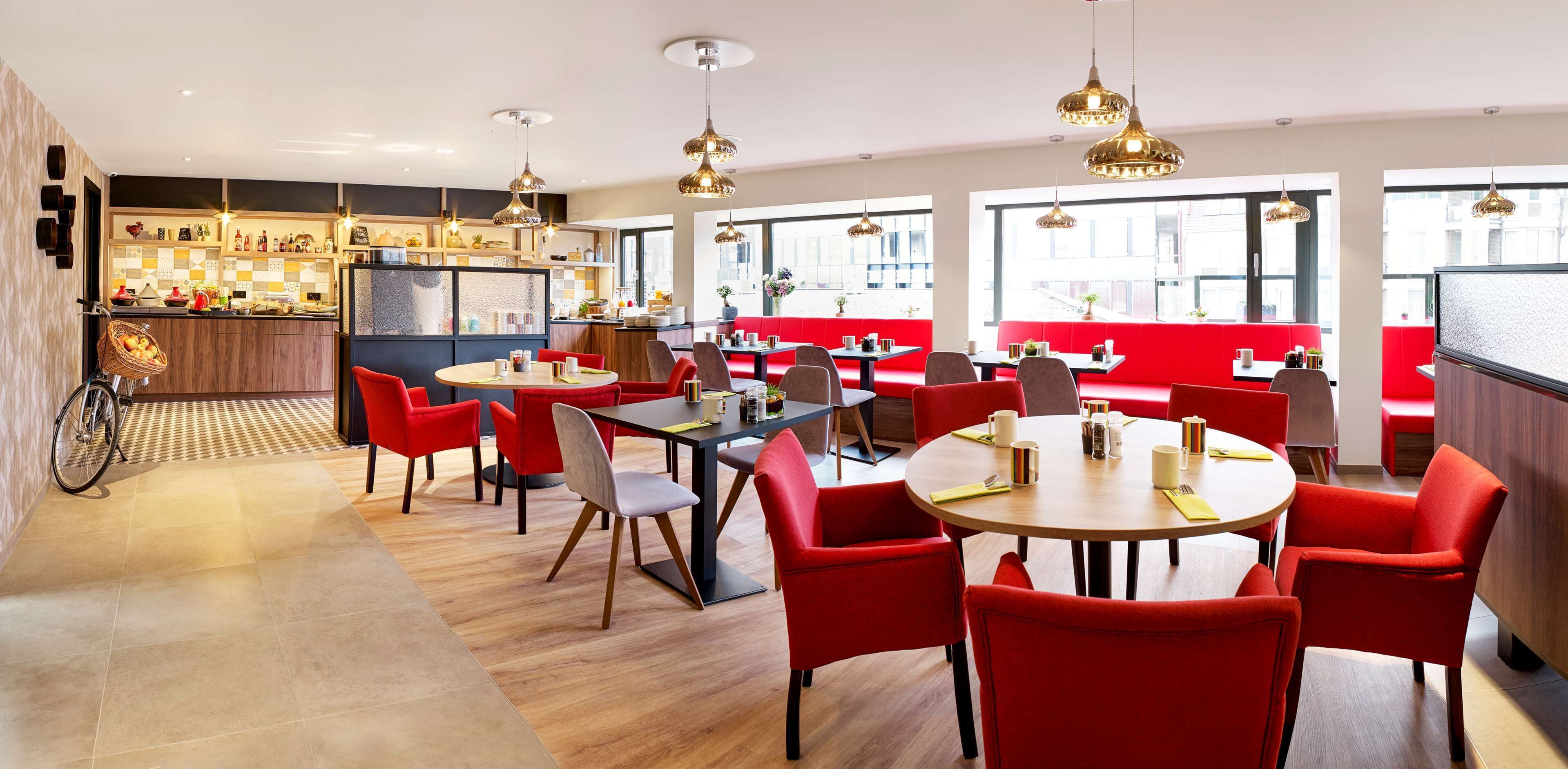 Petit déjeuner buffet servi tous les jours en supplément