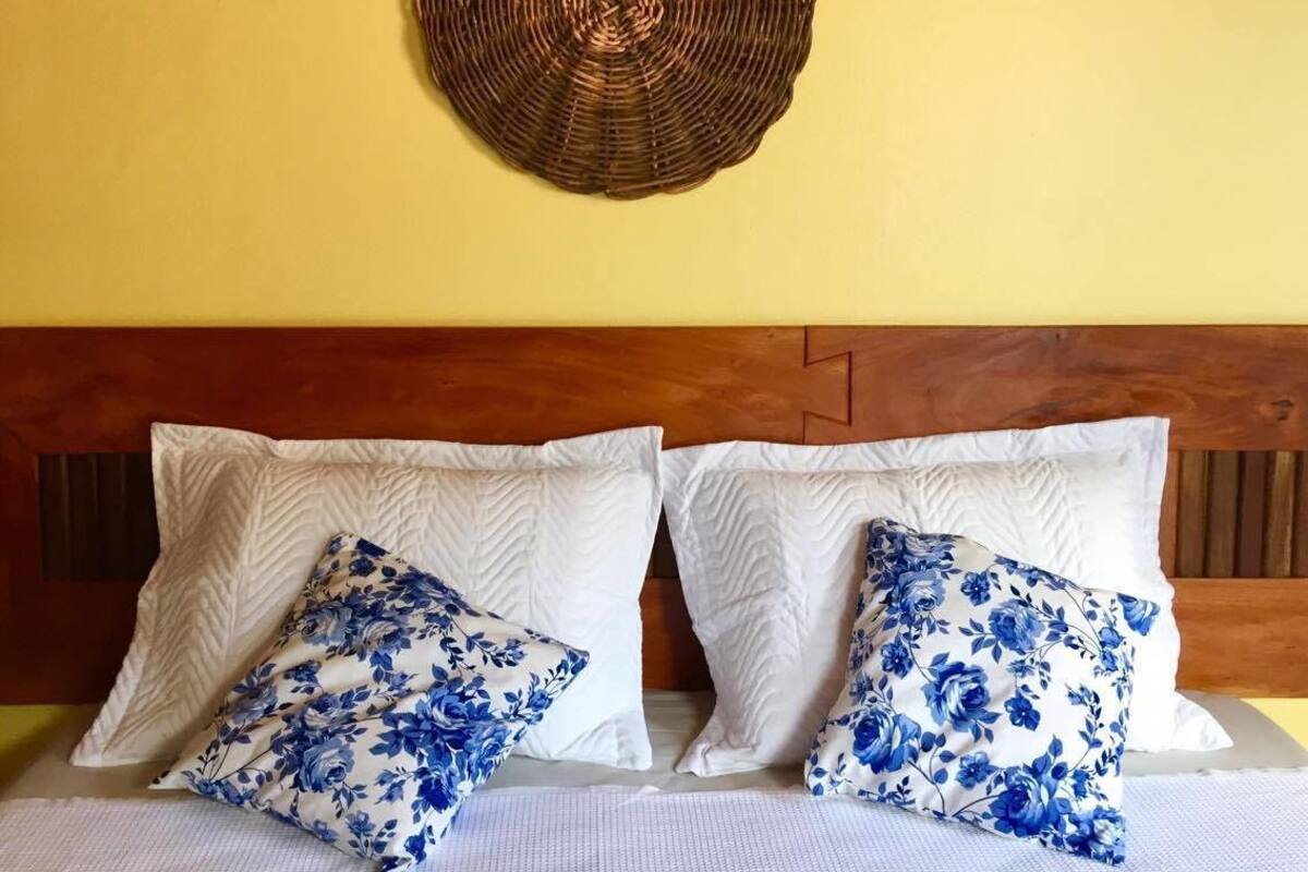 ميني بار وواي فاي مجانًا وملاءات أسرّة