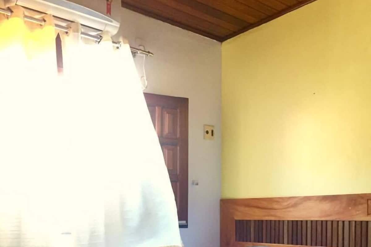 Minibar, free WiFi, bed sheets