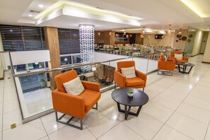 Lobby-lounge