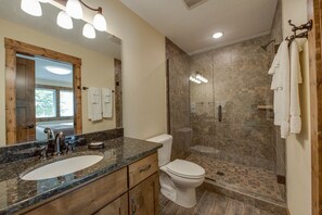 Deluxe Duplex, 4 Bedrooms, Lake View, Lakeside (Minimum 2-3 night stay required) | Bathroom | Free toiletries, hair dryer, towels