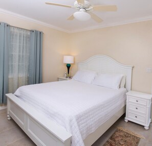 Deluxe-Villa, 3 Schlafzimmer, Küche, Gartenblick | Schreibtisch, Bügeleisen/Bügelbrett, Babybetten, kostenloses WLAN