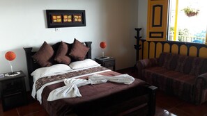 Standard Double Room, Private Bathroom | In-room safe, iron/ironing board, free WiFi, bed sheets - Hostal Finca Cardonales (Salento)