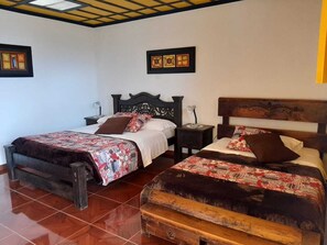 Standard Triple Room, Private Bathroom | In-room safe, iron/ironing board, free WiFi, bed sheets - Hostal Finca Cardonales (Salento)