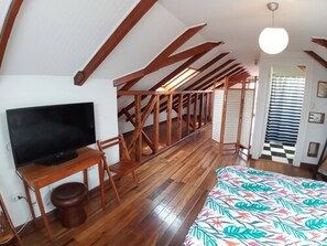 Panoramic Apartment, 1 Bedroom, Terrace, Sea View (OXF7) | Hypo-allergenic bedding, individually decorated, individually furnished - Lofts Oxford Cerro Alegre (Valparaiso)