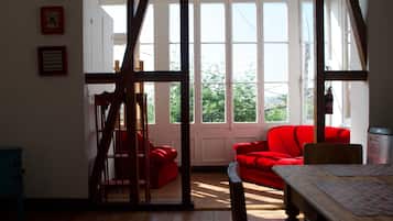 Panoramic Apartment, 1 Bedroom, Terrace, Bay View (OXF5) | Hypo-allergenic bedding, individually decorated, individually furnished