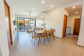 Deluxe Penthouse, 2 Bedrooms | In-room dining