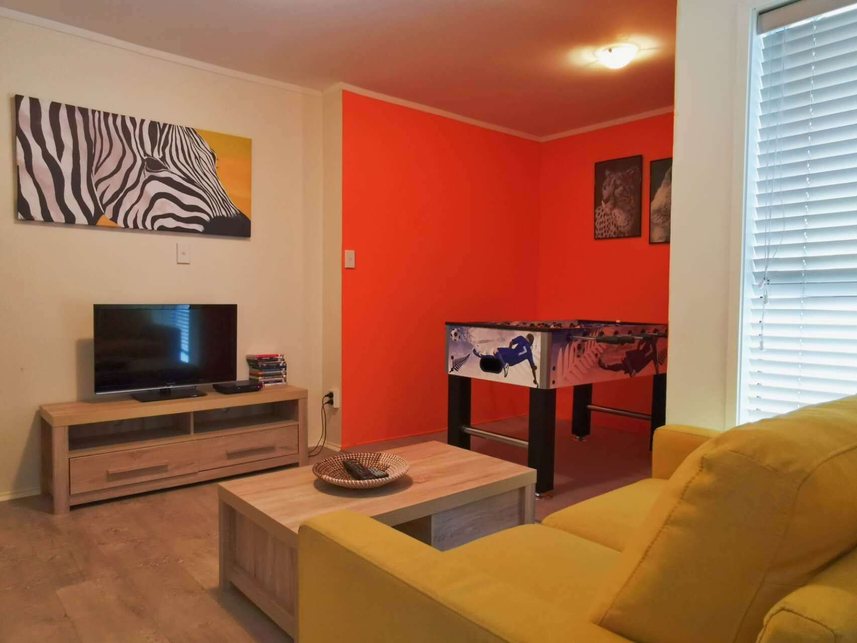 行政公寓, 2 间卧室, 城市景观, 复式 | 起居区 | 42-英寸纯平电视（配备卫星频道）、电视、Netflix