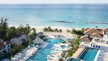 8 outdoor pools, sun loungers