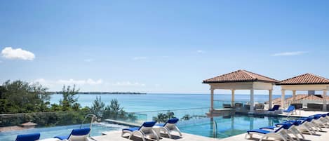 8 outdoor pools, sun loungers