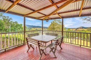 Family House, 4 Bedrooms | Terrace/patio - Bluegums Cabins Barrington Tops (Bandon Grove)