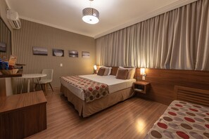 Deluxe Double Room (Class) | Minibar, desk, free WiFi, bed sheets - Class Hotel Pouso Alegre (Pouso Alegre)