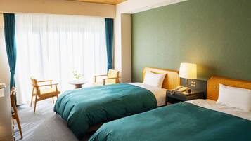 Habitación con 2 camas individuales | Escritorio, wifi gratis y ropa de cama