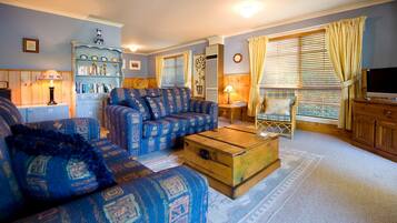 House, 3 Bedrooms | Living area | Flat-screen TV, fireplace, DVD player