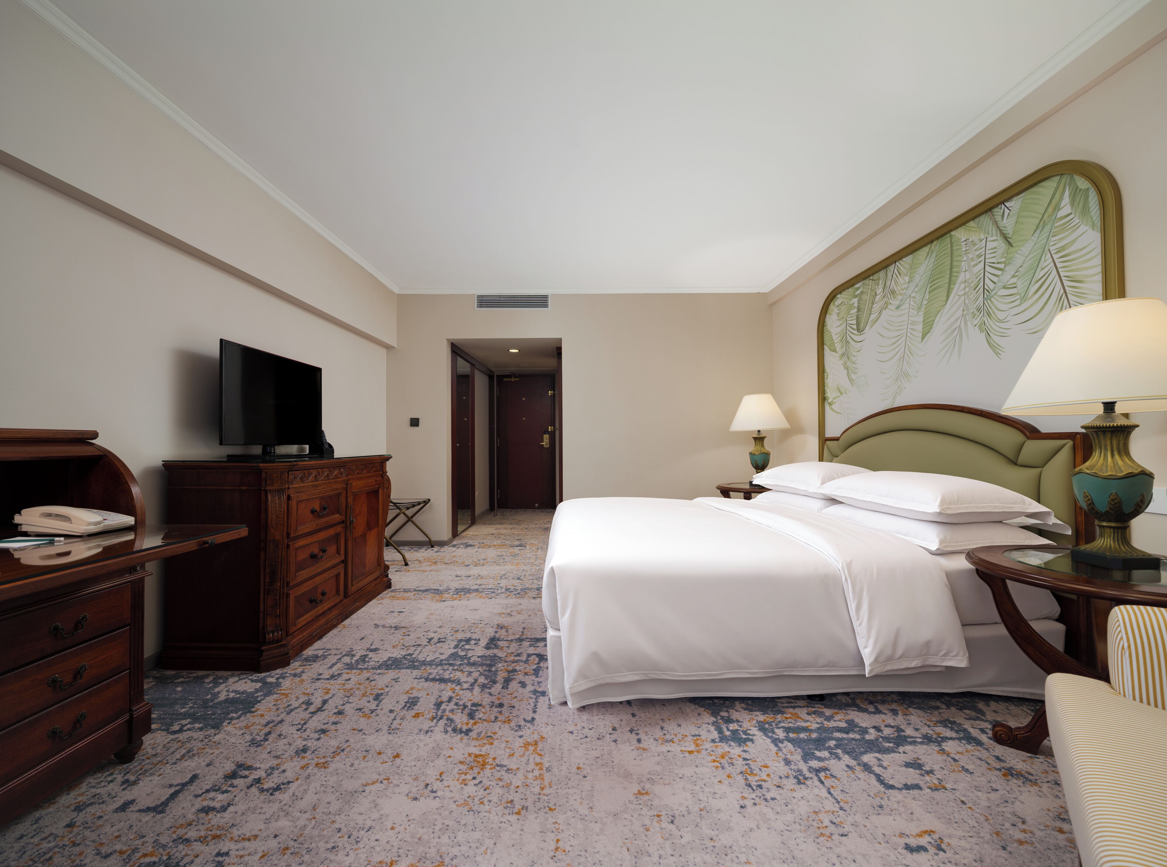 Superior Room, 1 King Bed | Premium bedding, minibar, in-room safe, desk