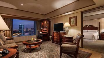 Club Suite(Inclusive of Executive Lounge access) | Premium bedding, minibar, in-room safe, desk