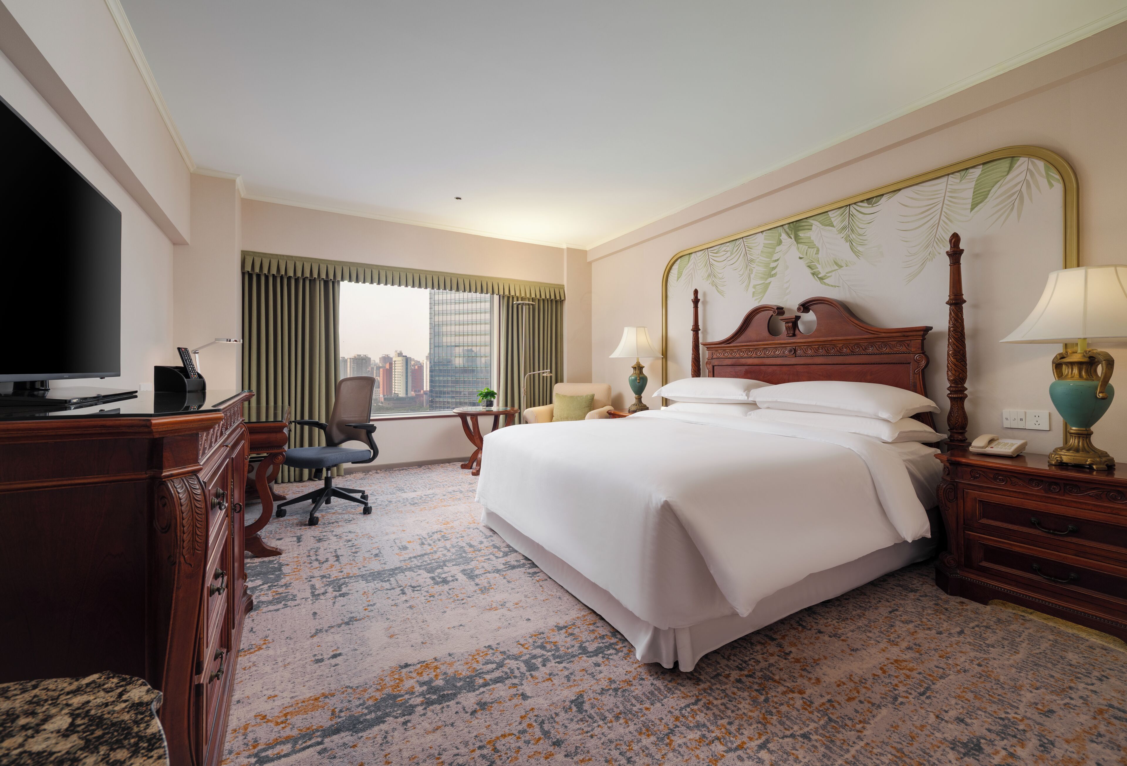 Deluxe Room, 1 King Bed | Premium bedding, minibar, in-room safe, desk