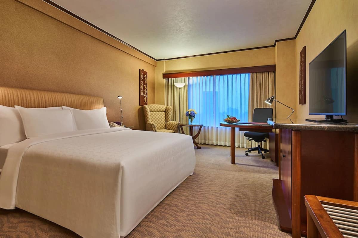 Premium bedding, minibar, in-room safe, desk