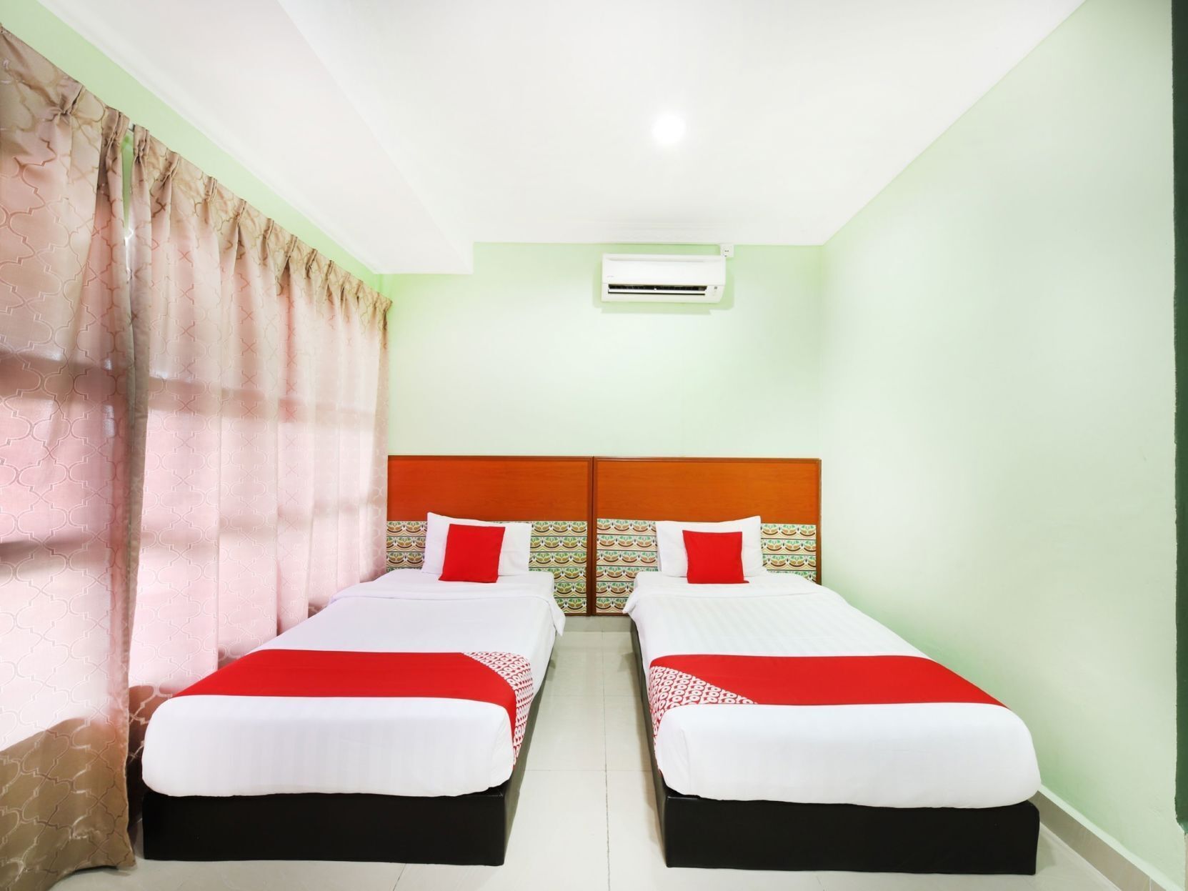 アイロン / アイロン台、WiFi (無料)、ベッドシーツ