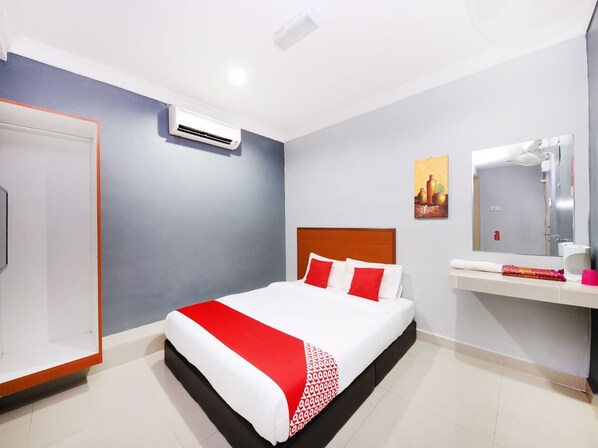 Standard Double Room, 1 Queen Bed | Iron/ironing board, free WiFi, bed sheets - OYO 720 Corridor Hotel 2 (Pekan)