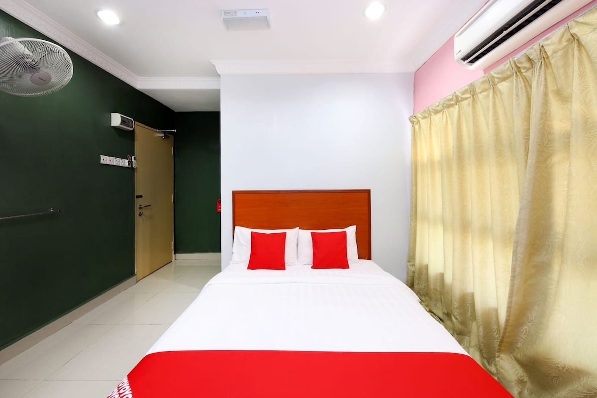 Deluxe tweepersoonskamer, 1 queensize bed | Een strijkplank/strijkijzer, gratis wifi, beddengoed